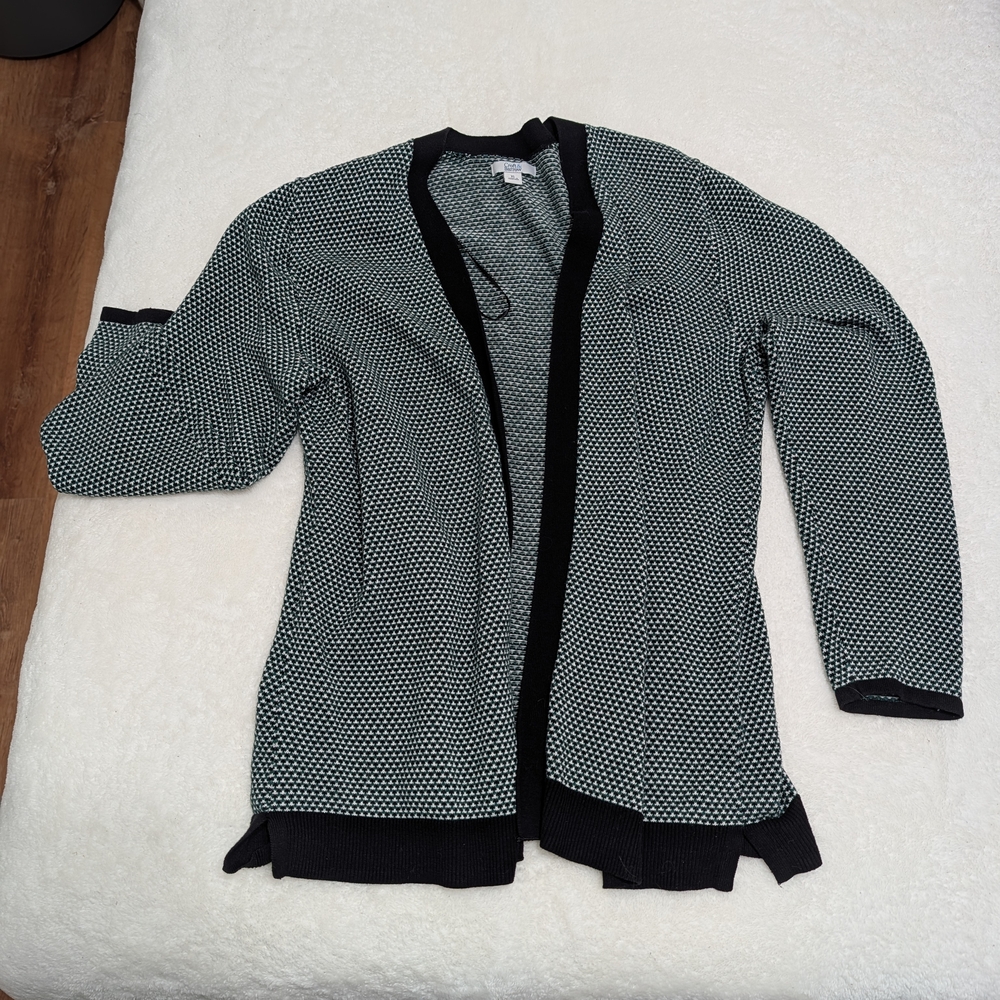 Croft & Barrow Black Trim White Pattern Cardigan - Picture 2 of 3